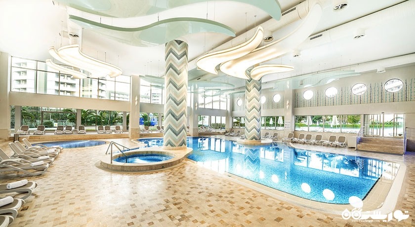 نمای استخر سرپوشیده هتل تایتانیک